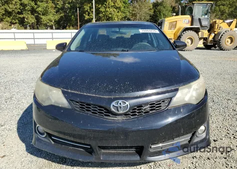 2013 Toyota Camry Se z USA, uszkodzony, nr VIN 4T1BF1FK7DU277793